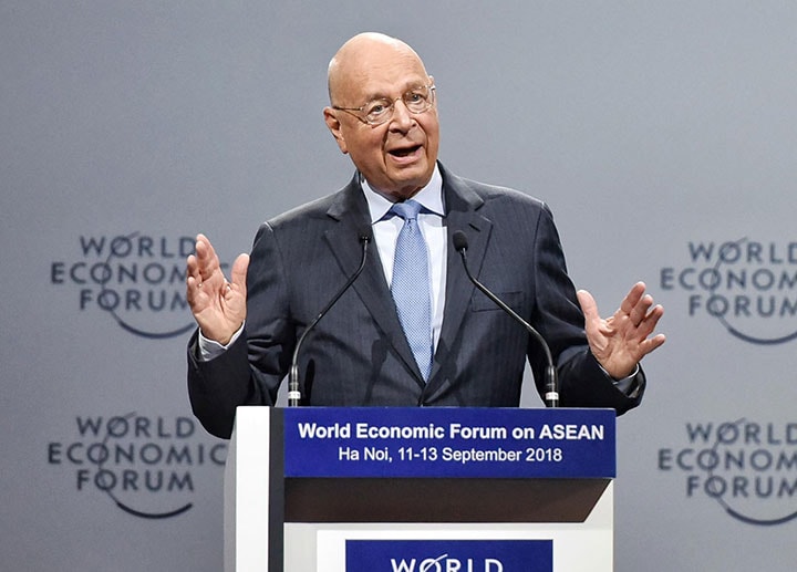 Giáo sư Klaus Schwab phát biểu khai mạc diễn đàn. Ảnh: Giang Huy.