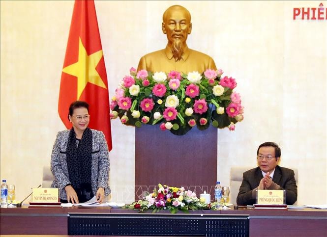 Chủ tịch Quốc hội Nguyễn Thị Kim Ngân và Phó Chủ tịch Quốc hội Phùng Quốc Hiển chủ trì buổi làm việc. Ảnh: TTXVN