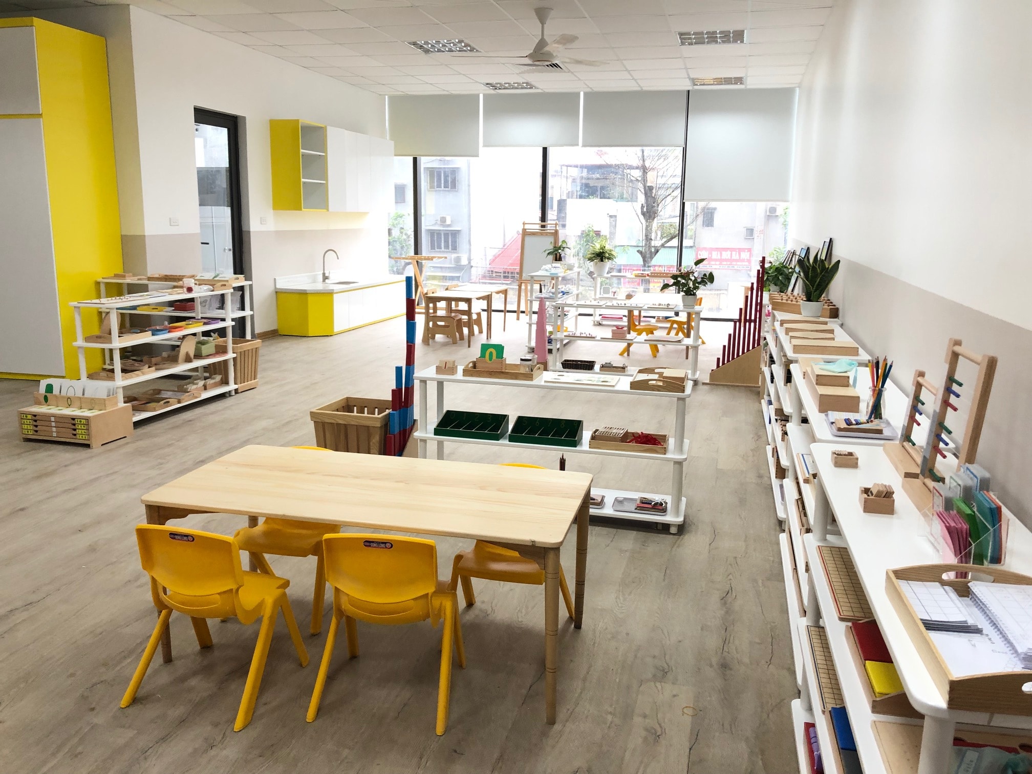 Trường mầm non Sakura Montessori nằm tại tầng 2 của TTTM
