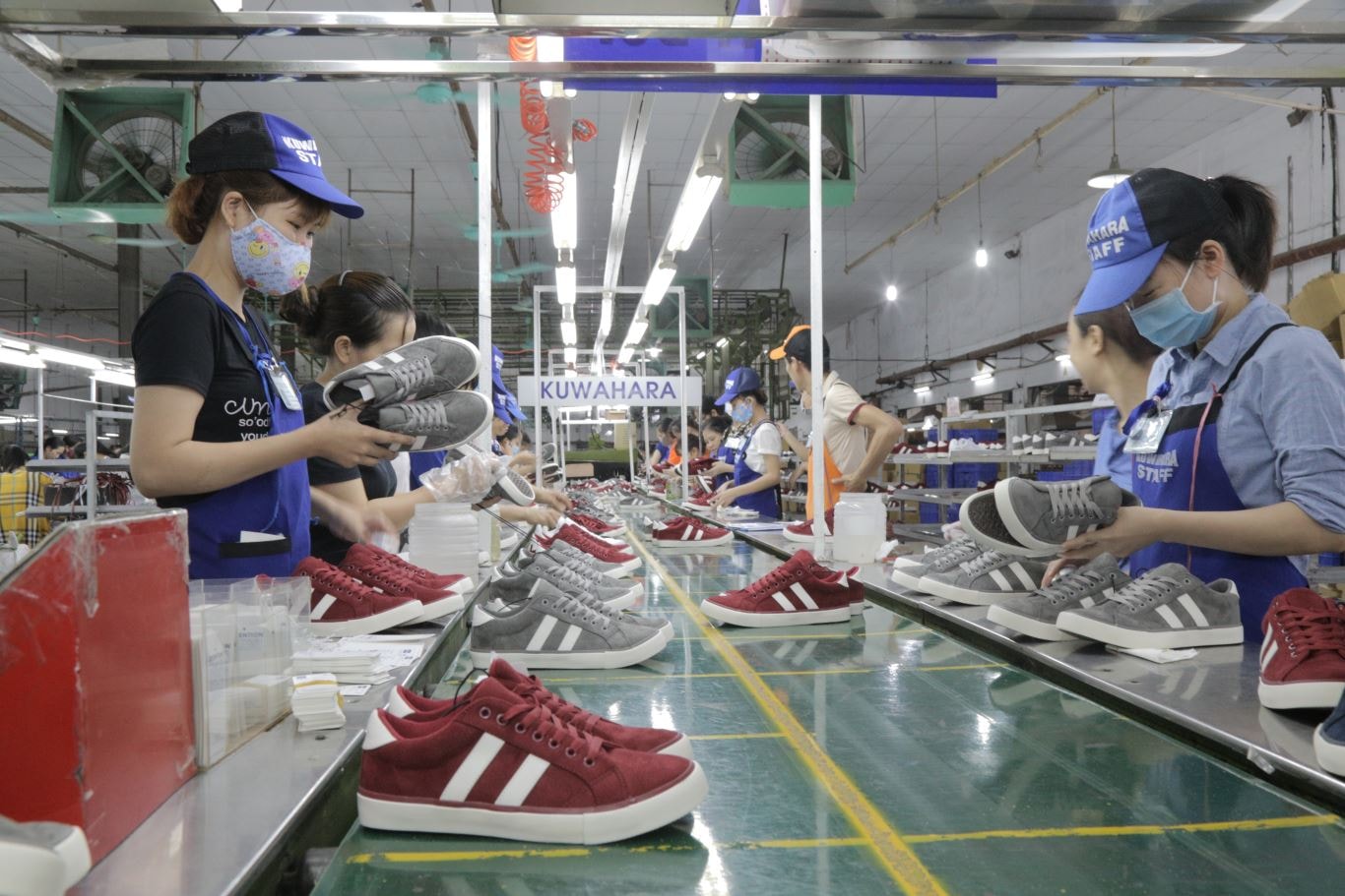 Hiện nay Việt Nam đã trở thành quốc gia xuất khẩu giày dép và túi xách lớn thứ 3 thế giới (Ảnh minh họa)