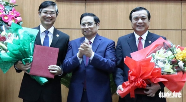 Ông Phan Việt Cường - tân Bí thư Tỉnh ủy Quảng Nam (ngoài cùng bên phải). Ảnh: TTO