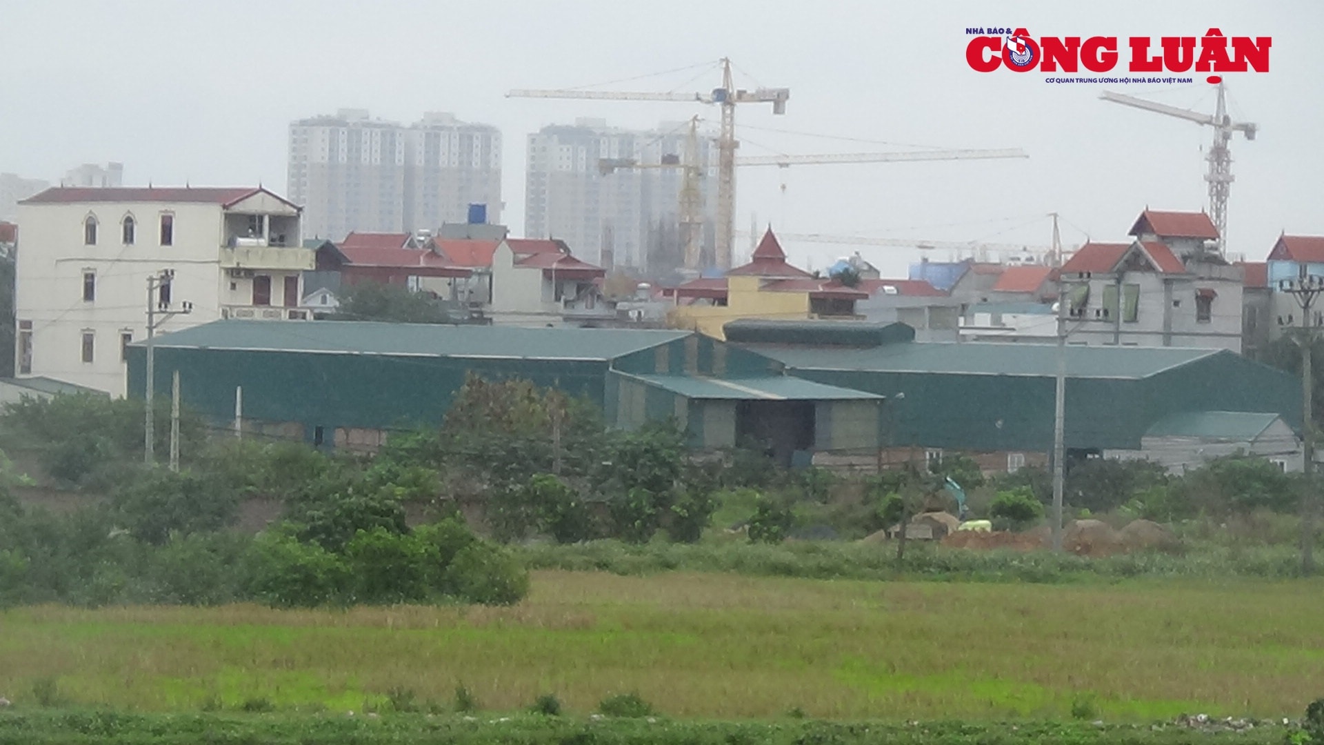 Nhà xưởng rộng hàng nghìn mét vuông được xây dựng trên đất nông nghiệp tại thôn Đồng Nhân, xã Đông La tồn tại suốt nhiều năm qua.