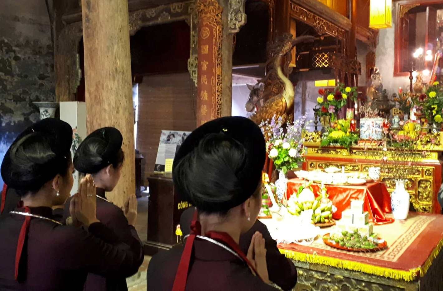 Tái hiện hoạt động chuẩn bị mâm cỗ cúng Giao thừa, đón Tân niên. baotintuc