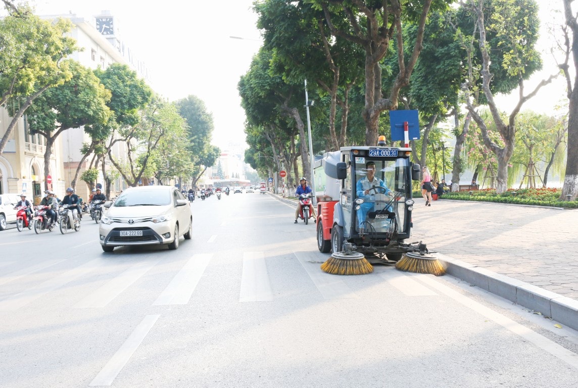 Xe quét hút Hako giúp thành phố sạch hơn.