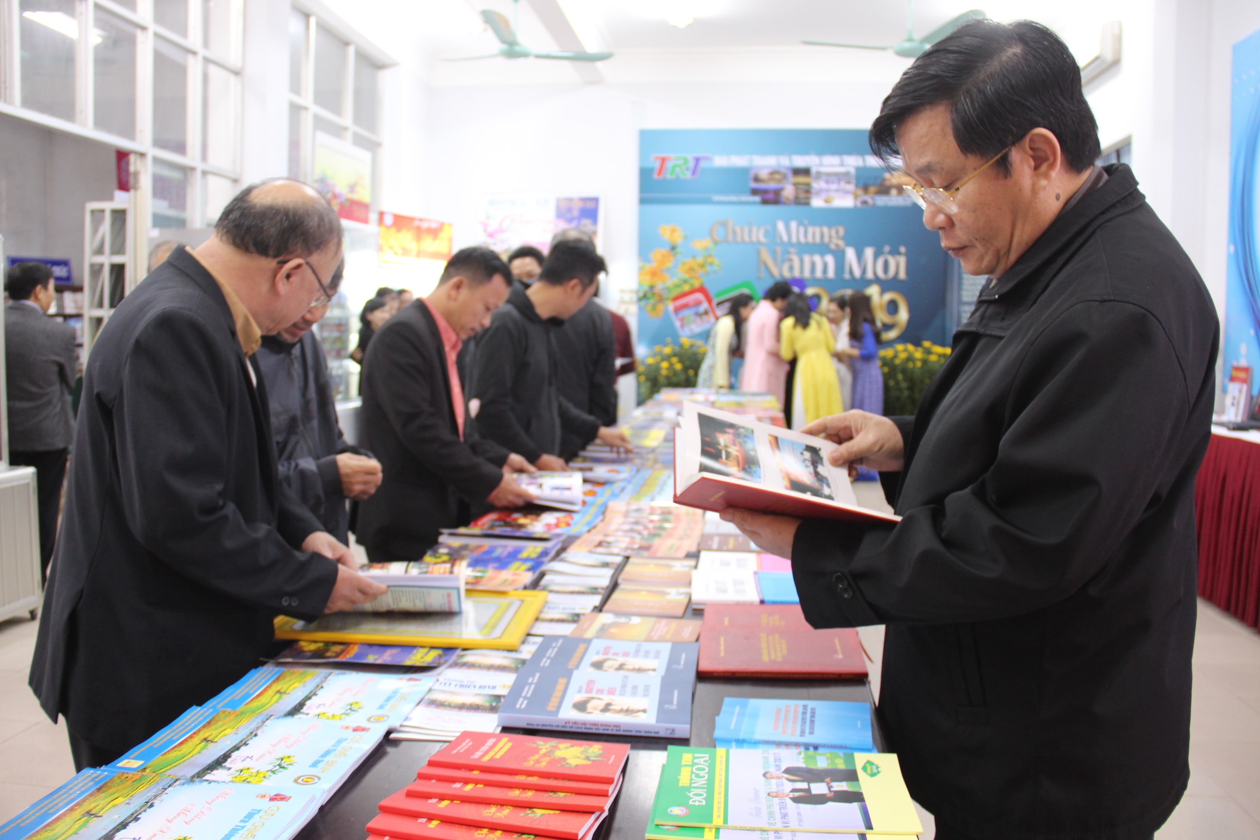 Có gần 400 tờ báo xuân, báo tết được trưng bày trong Hội Báo Xuân lần này.