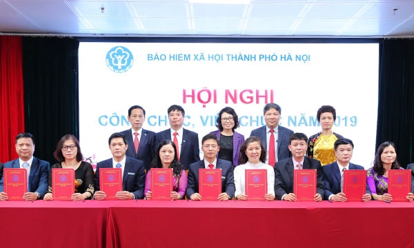 Thứ trưởng, Tổng Giám đốc Nguyễn Thị minh mong muốn BHXH Hà Nội sẽ đóng góp nhiều hơn nữa vào sự phát triển chung của toàn Ngành. Ảnh: TL