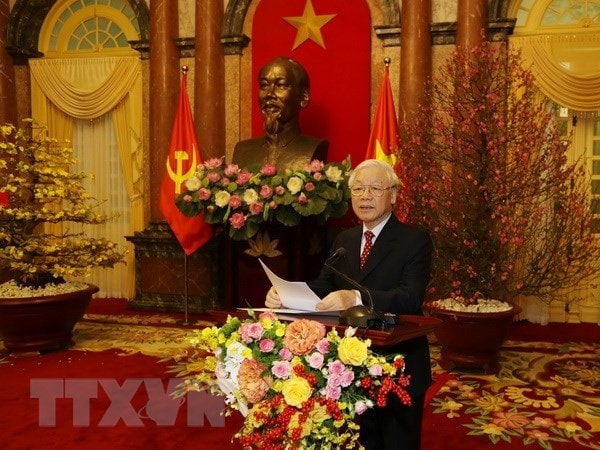 Tổng Bí thư, Chủ tịch nước Nguyễn Phú Trọng chúc Tết các đồng chí lão thành cách mạng, lãnh đạo và nguyên lãnh đạo Đảng, Nhà nước, Mặt trận Tổ quốc Việt Nam, các bộ, ban, ngành và Thành phố Hà Nội. Ảnh: TTXVN