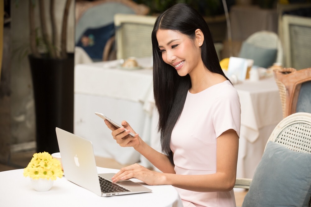 Dấu hiệu để nhận biết một trang web được bảo mật chính là địa chỉ URL trên thanh địa chỉ của trình duyệt được bắt đầu bởi cụm https:// và có một biểu tượng ổ khóa trên thanh địa chỉ.