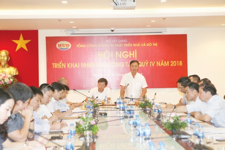 Ông Nguyễn Việt Hùng - Bí thư Đảng uỷ, Chủ tịch HĐTV Tổng công ty HUD phát biểu chỉ đạo tại phiên họp giao ban thường kỳ để triển khai nhiệm vụ sản xuất kinh doanh.