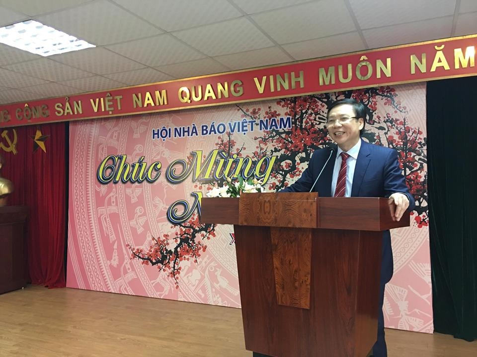 Phó Chủ tịch Thường trực Hồ Quang Lợi phát biểu tại buổi gặp mặt đầu năm