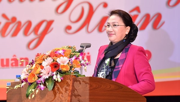 Chủ tịch Quốc hội Nguyễn Thị Kim Ngân phát biểu chúc Tết cán bộ, công chức và người lao động Tổng cục Hải quan. Ảnh: ĐBND