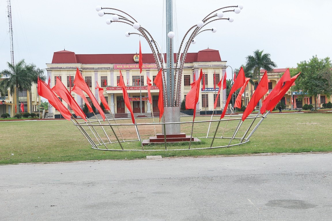 Nhà văn hóa huyện trong khuôn viên quảng trường Thanh Bình, huyện Thanh Hà.
