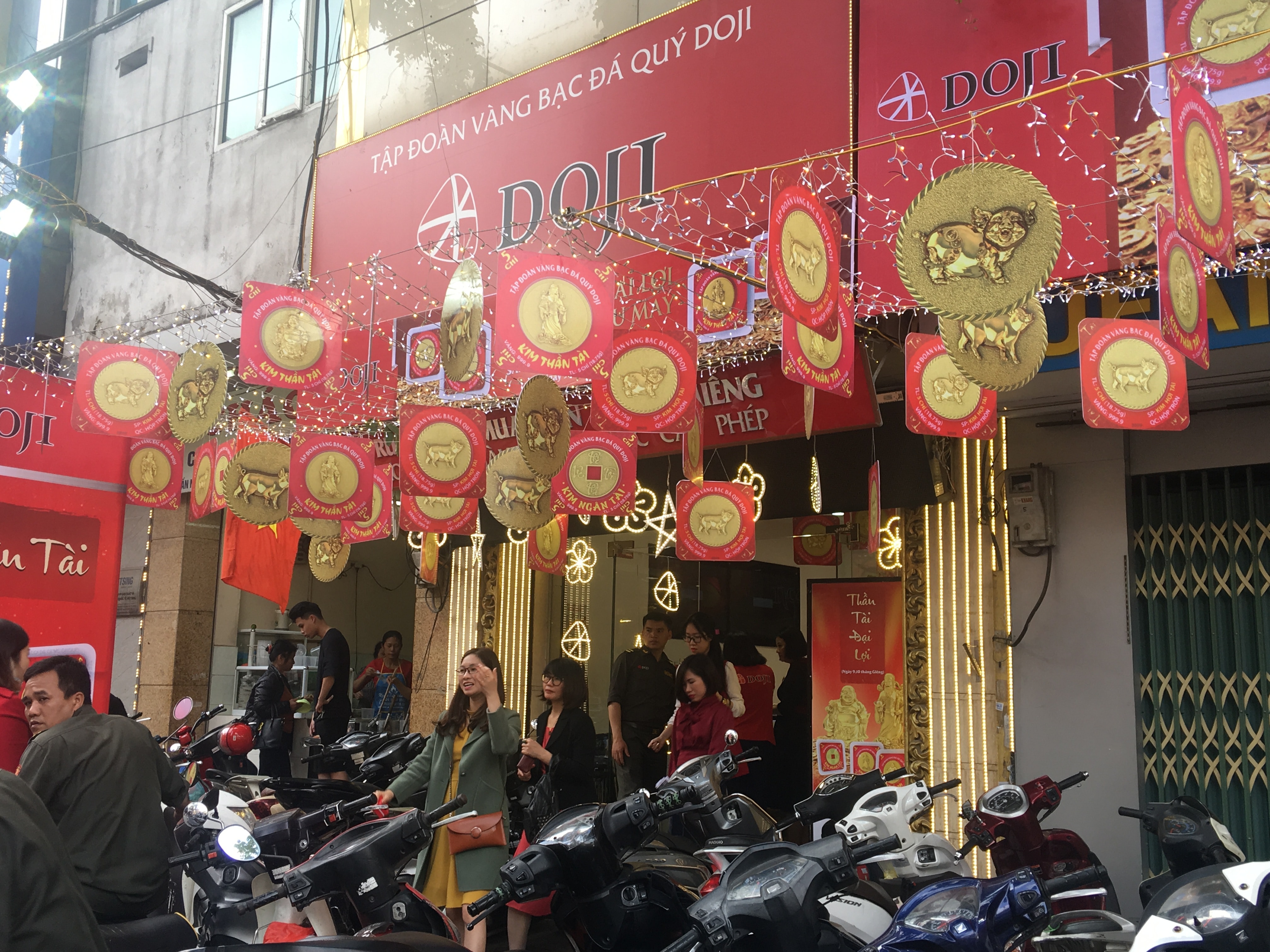 Mua vàng ngày Thần Tài tại DOJI