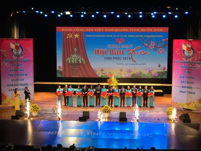 Cắt băng khai mạc Hội Báo Xuân Vỉnh Phúc năm 2019