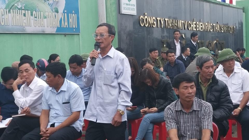 Người dân ở thôn Nam Xuân Sơn (xã Kỳ Tân, huyện Kỳ Anh, Hà Tĩnh) nêu các ý kiến, kiến nghị lên các cấp chính quyền. Ảnh PV