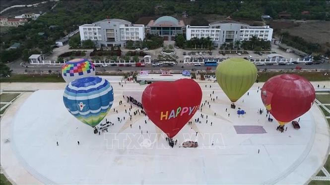 Những quả khinh khí cầu đầy màu sắc tạo nên một khung cảnh tuyệt đẹp. Ảnh: TTXVN