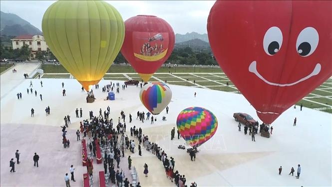 Quang cảnh Lễ hội bay khinh khí cầu quốc tế lần thứ hai. Ảnh: TTXVN