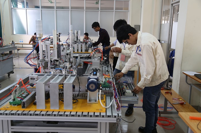 Chính phủ quy định đối với trung tâm giáo dục nghề nghiệp tối thiểu là 5 tỷ đồng; đối với trường trung cấp tối thiểu là 50 tỷ đồng; đối với trường cao đẳng tối thiểu là 100 tỷ đồng. Ảnh: internet