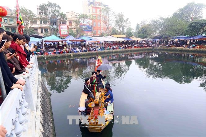 Hội Lim thu hút du khách thập phương về trẩy hội. Ảnh: Quang Quyết/ TTXVN