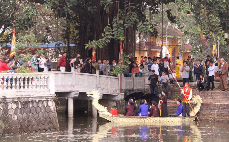 Hoạt động hát Quan họ trên thuyền