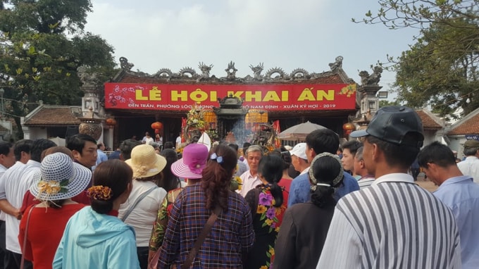 Du khách về với lễ hội Đền Trần năm 2019 trong trật tự và an toàn - Ảnh NM