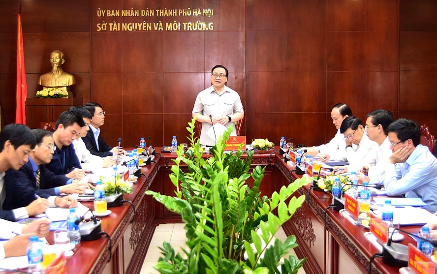 Bí thư Thành ủy Hoàng Trung Hải phát biểu tại buổi làm việc. Ảnh: HNM