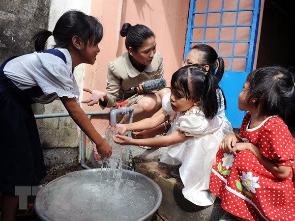 Hà Nội đặt mục tiêu nâng tỷ lệ người dân nông thôn sử dụng nước sạch đạt khoảng 75%. Ảnh minh họa.
