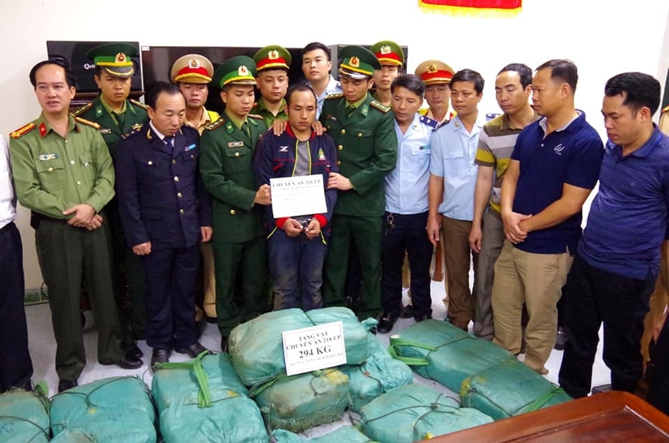 Đối tượng Vangchueyang Briachear và tang vật bị thu giữ vào ngày 17/2