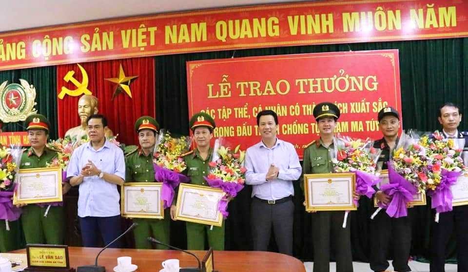 ... cá nhân xuất sắc.