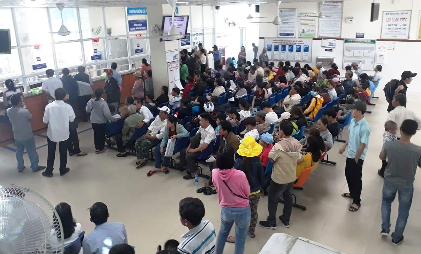 Bệnh viện Đại học Y dược Huế có hiện tượng quá tải.(Ảnh: Cái Văn Long).