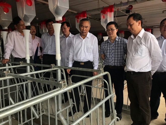 Lãnh đạo Bộ NN&PTNT kiểm tra tình hình dịch bệnh gia súc, gia cầm tại tỉnh Thái Bình. Ảnh: P.V