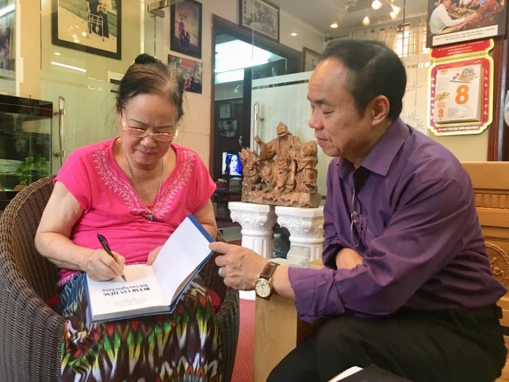 Nhà báo, TS Trần Bá Dung trong chuyến đi chuẩn bị Hội thảo về các nhà báo tiền bối, cựu lãnh đạo cấp cao Hội Nhà báo Việt Nam vừa qua.