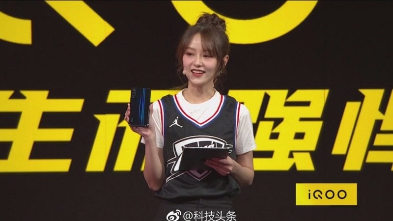 iQOO- thương hiệu con của Vivo được giới thiệu.