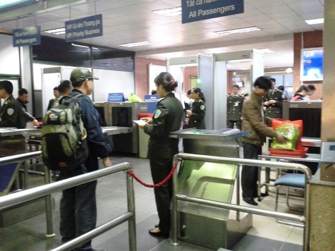 An ninh sân bay Nội Bài được triển khai ở mức cao nhất trước thềm Hội nghị Thượng đỉnh Mỹ - Triều. Ảnh: Hoàng Chiên.