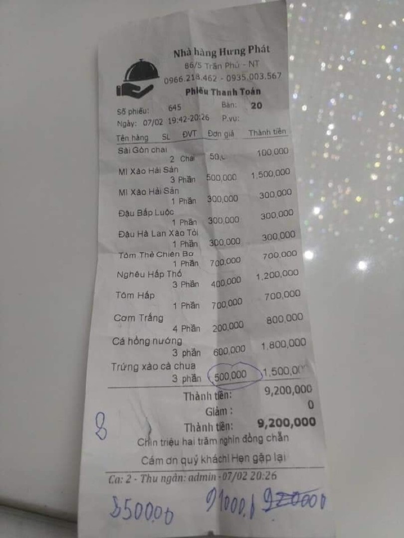 Phiếu thanh toán với món ăn bình dân nhưng có giá… trên trời được lan truyền trên mạng