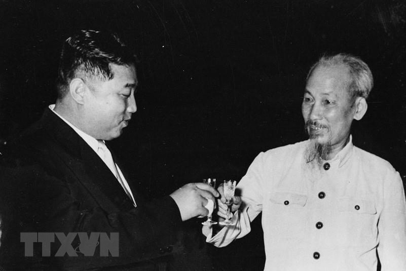 Thủ tướng Kim Nhật Thành mở tiệc chiêu đãi Chủ tịch Hồ Chí Minh và Đoàn đại biểu cấp cao Đảng, Nhà nước Việt Nam. Ảnh: TTXVN.