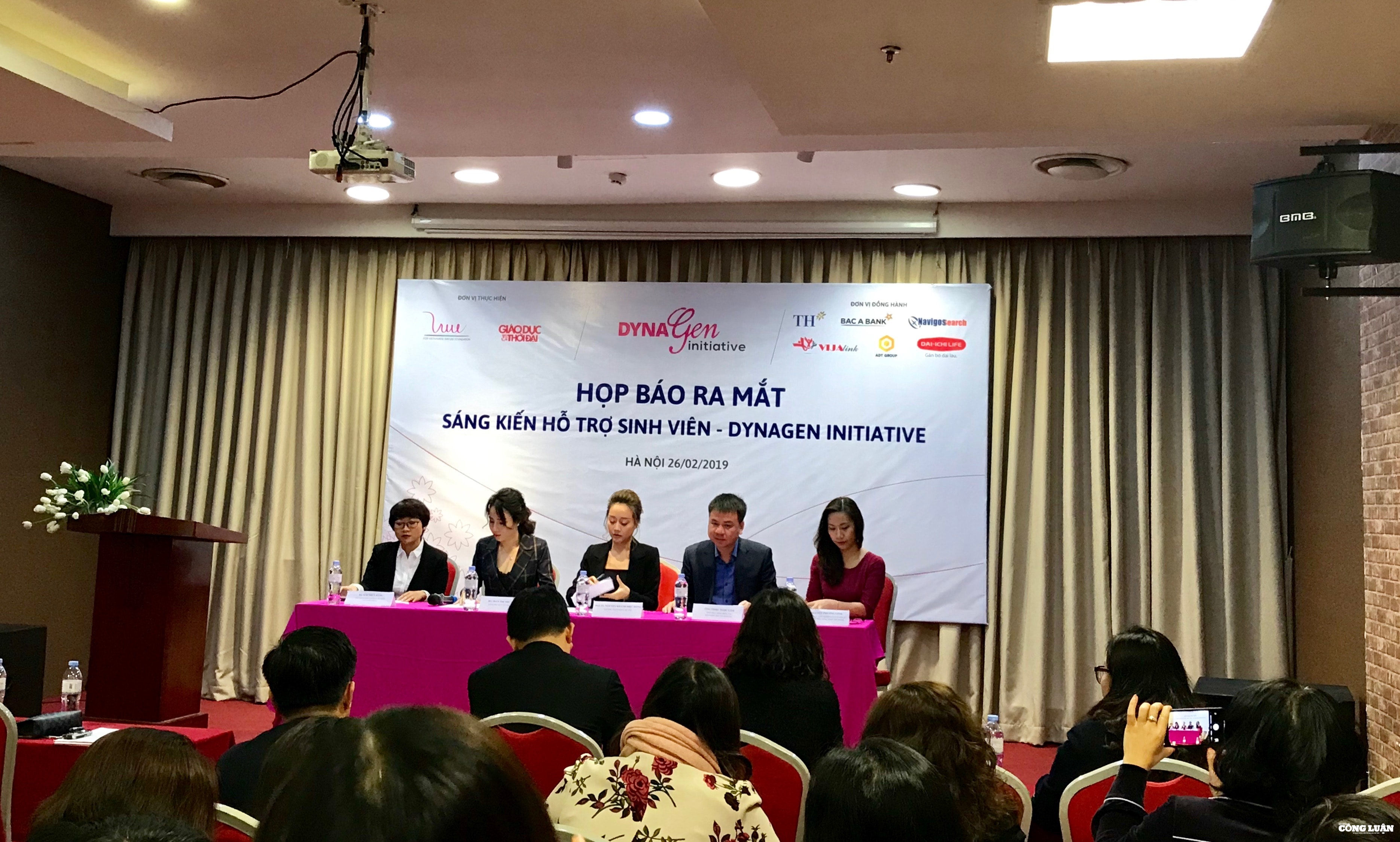 Quang cảnh buổi Họp báo ra mắt Sáng kiến hỗ trợ sinh viên - DynaGen Initiative. Ảnh: P.V