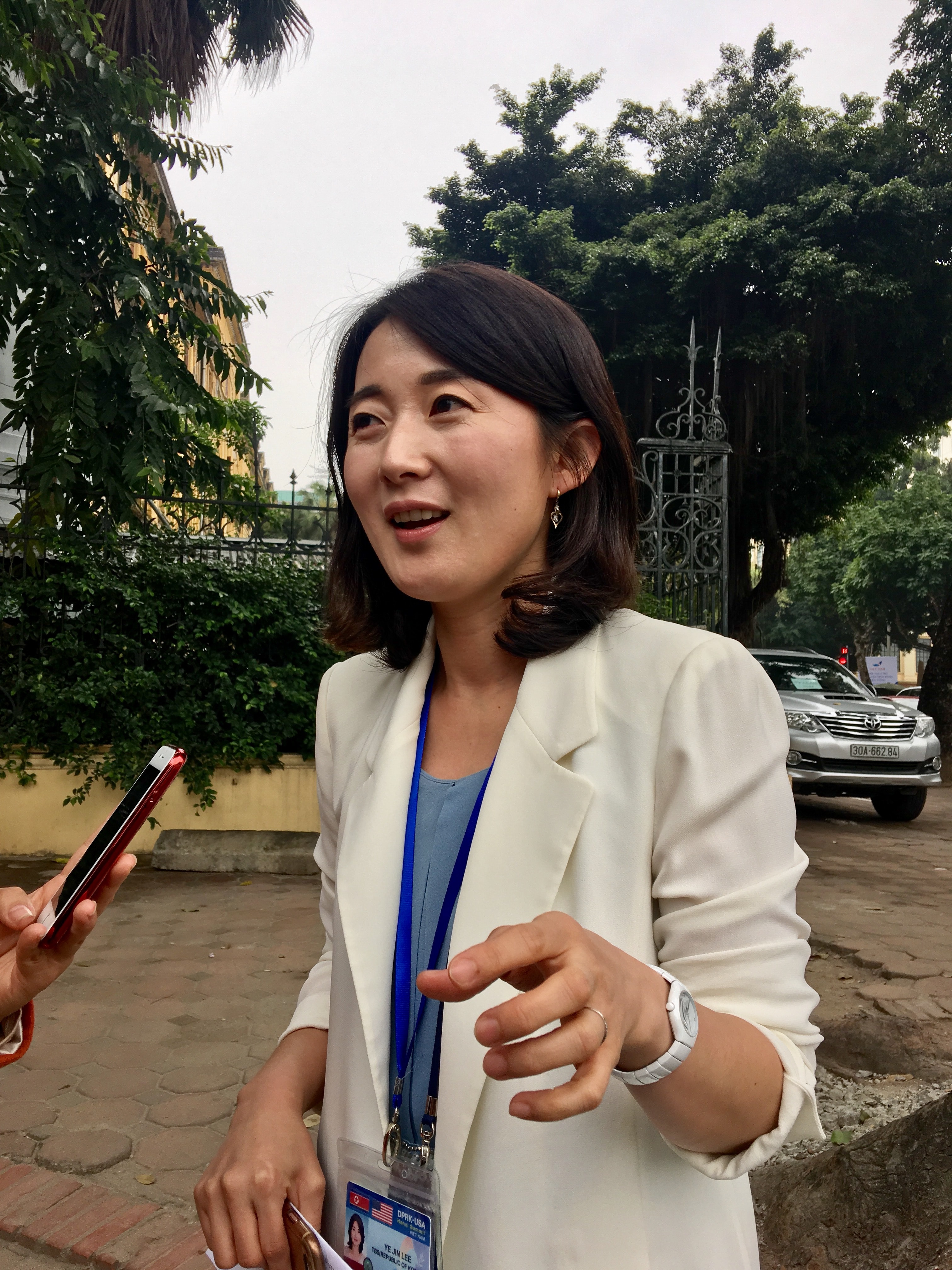 Đối với cá nhân tôi, tôi không có áp lực nào, ngược lại tôi cảm thấy rất hào hứng khi được tham gia làm tin tức về hội nghị lần này” – Lee Yee Jin nhấn mạnh