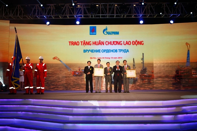 Đón nhận Huân chương lao động - 2013