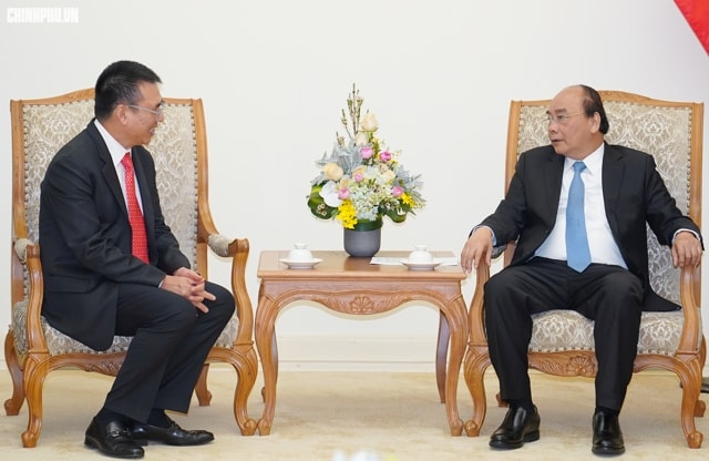 Thủ tướng Nguyễn Xuân Phúc tiếp ông Roongrote Rangsiyopash, Chủ tịch kiêm Tổng Giám đốc Tập đoàn SCG. Ảnh: VGP