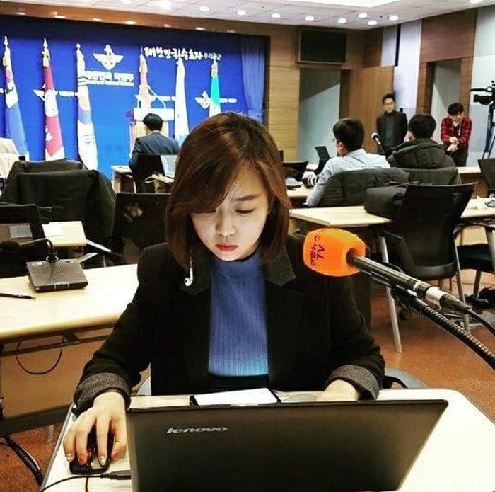 Hye Jun đang làm việc cho hãng thông tấn Hàn Quốc Yonhap. Ảnh: FBNV