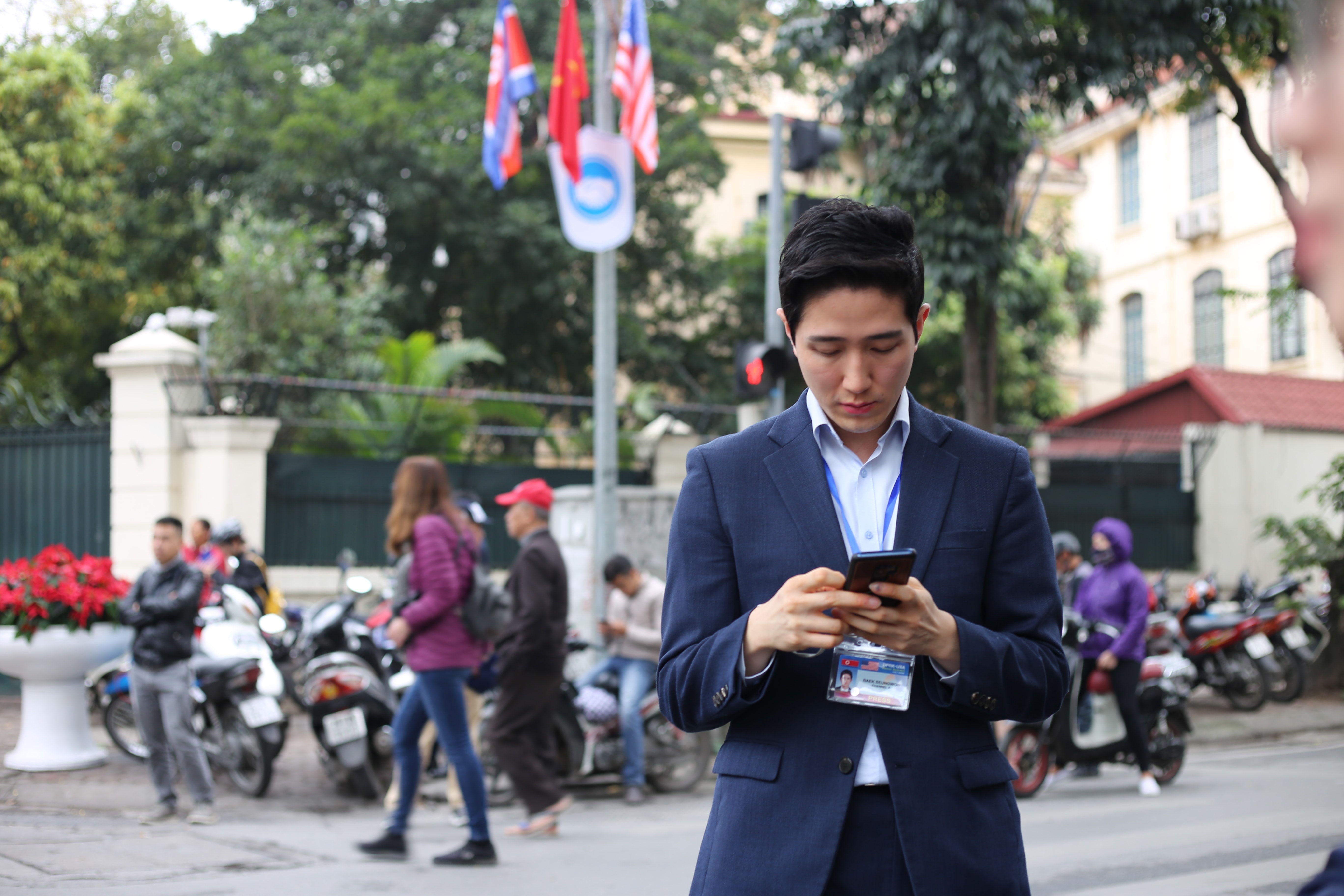 Được biết, chàng phóng viên điển trai này tên là Baek Seung-woo, hiện là phóng viên của đài Channel A, Hàn Quốc. Ảnh: Nguyệt Hồ.