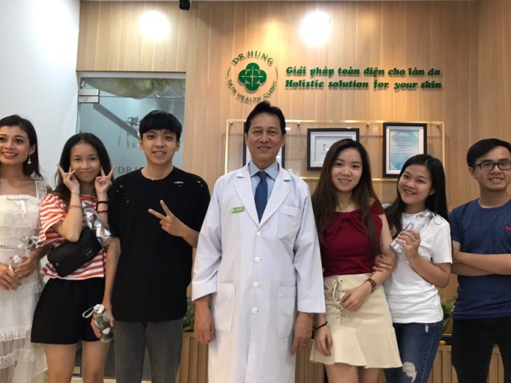 Bác sĩ Nguyễn Thanh Hùng luôn hết lòng vì người bệnh.
