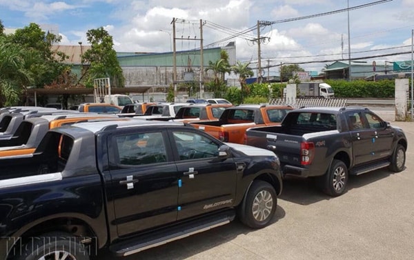 Phí trước bạ của xe bán tải và xe van tăng gấp 3 lần. Ảnh: Báo Thanh niên