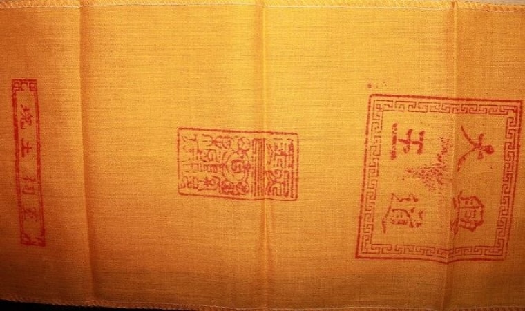 Ấn được phát tại đền Trần, xã Hà Dương, huyện Hà Trung (Thanh Hóa)