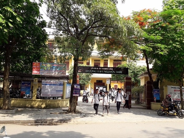 Trường THPT Nguyễn Trãi, vị trí “đất vàng” nằm ven đường Lê Hoàn là tài sản công sẽ được giao cho Tổng Công ty XDTM Đông Bắc để thực hiện dự án theo hợp đồng BT. Ảnh: P.V