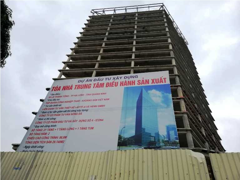 Dự án Tòa nhà Trung tâm điều hành sản xuất than tại Quảng Ninh của TKV 8 năm mới chỉ xây xong phần thô, không biết đến bao giờ mới hoàn thiện. Ảnh: P.V