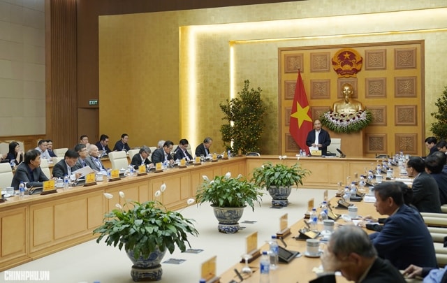 Thủ tướng Nguyễn Xuân Phúc và các Phó Thủ tướng làm việc với các chuyên gia, nhà nghiên cứu, nhà khoa học góp ý, hiến kế về định hướng chiến lược, tầm nhìn cho đất nước trong giai đoạn sắp tới. Ảnh: VGP