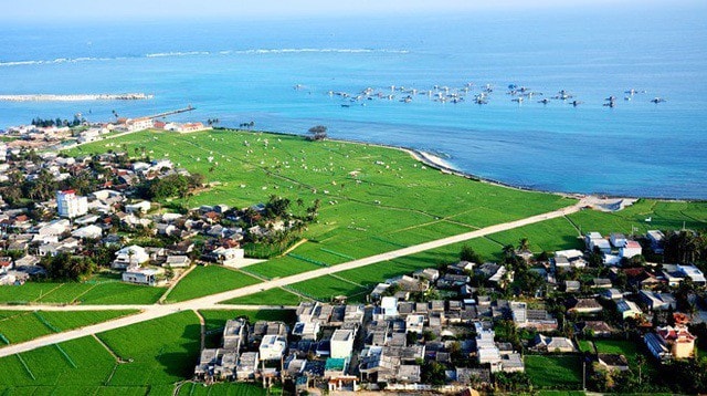 Một góc của huyện Đảo Lý Sơn nhìn từ trên cao. Ảnh: Zing.vn