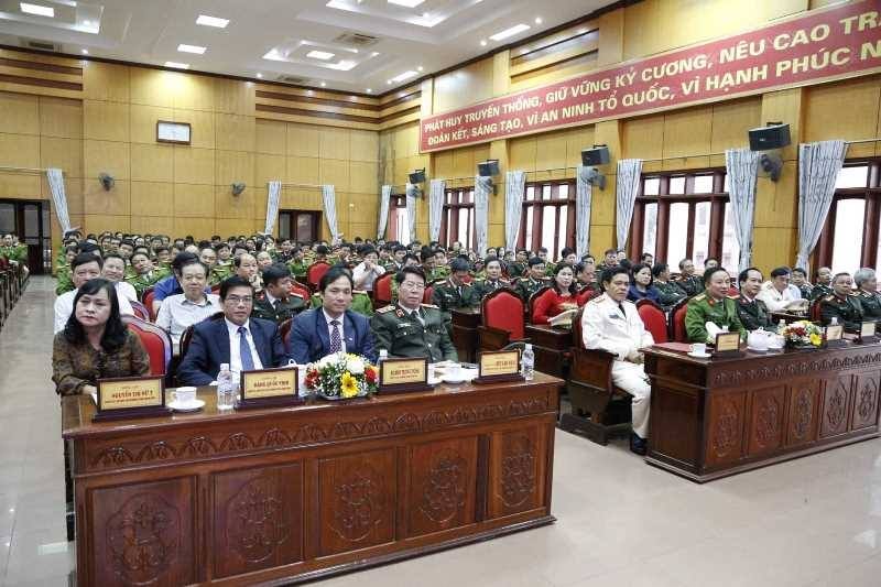 Phó Bí thư Thường trực Tỉnh ủy Hoàng Trung Dũng cùng lãnh đạo tỉnh Hà Tĩnh dự lễ trao quyết định